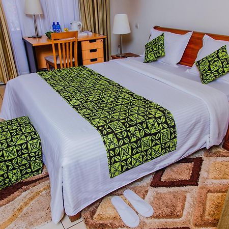 One Click Hotel คิกาลี ภายนอก รูปภาพ