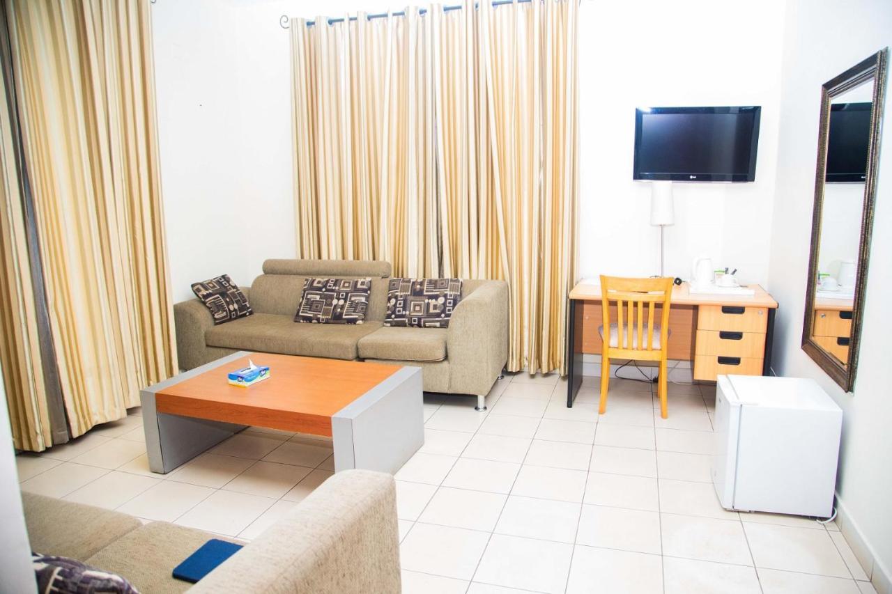 One Click Hotel คิกาลี ภายนอก รูปภาพ