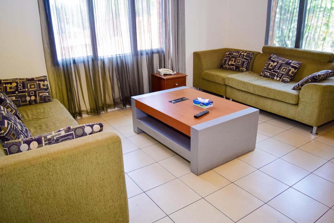 One Click Hotel คิกาลี ภายนอก รูปภาพ
