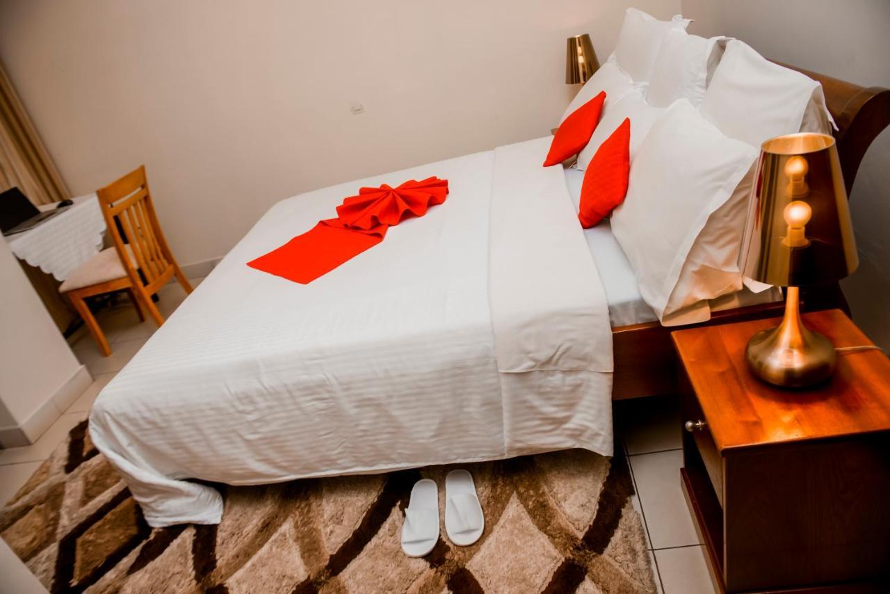 One Click Hotel คิกาลี ภายนอก รูปภาพ