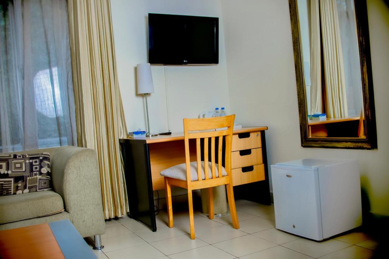 One Click Hotel คิกาลี ภายนอก รูปภาพ
