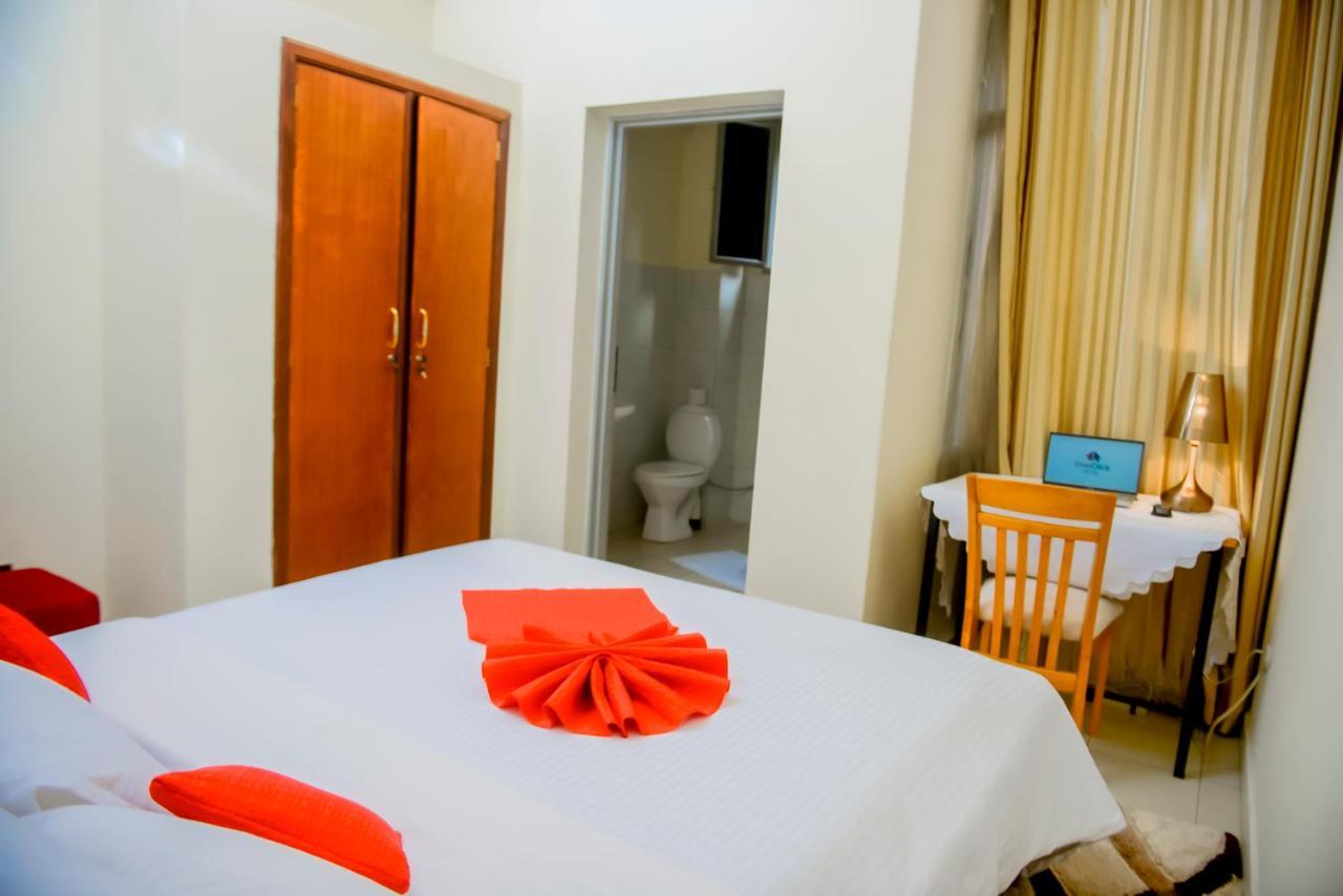 One Click Hotel คิกาลี ภายนอก รูปภาพ