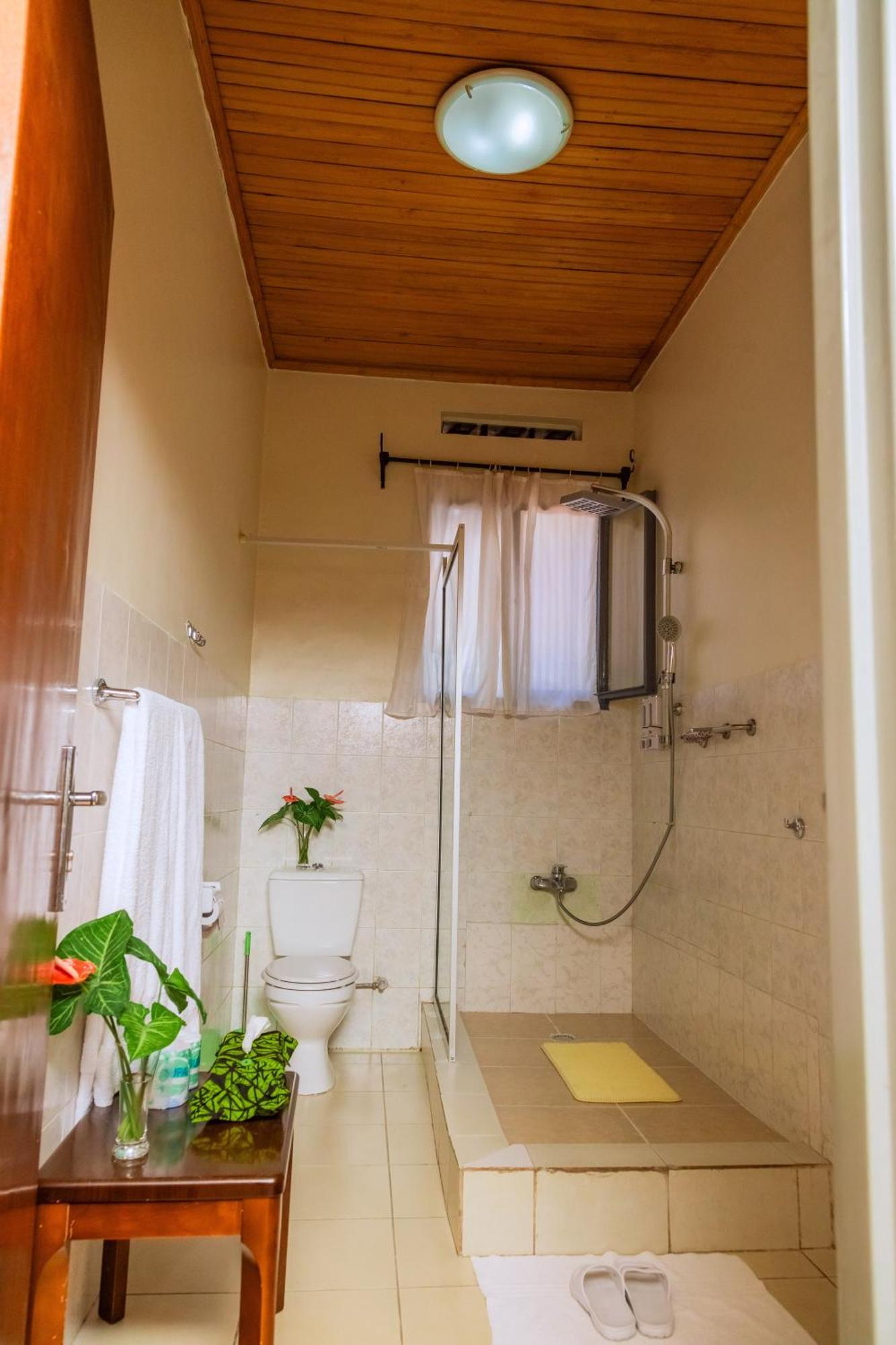 One Click Hotel คิกาลี ภายนอก รูปภาพ