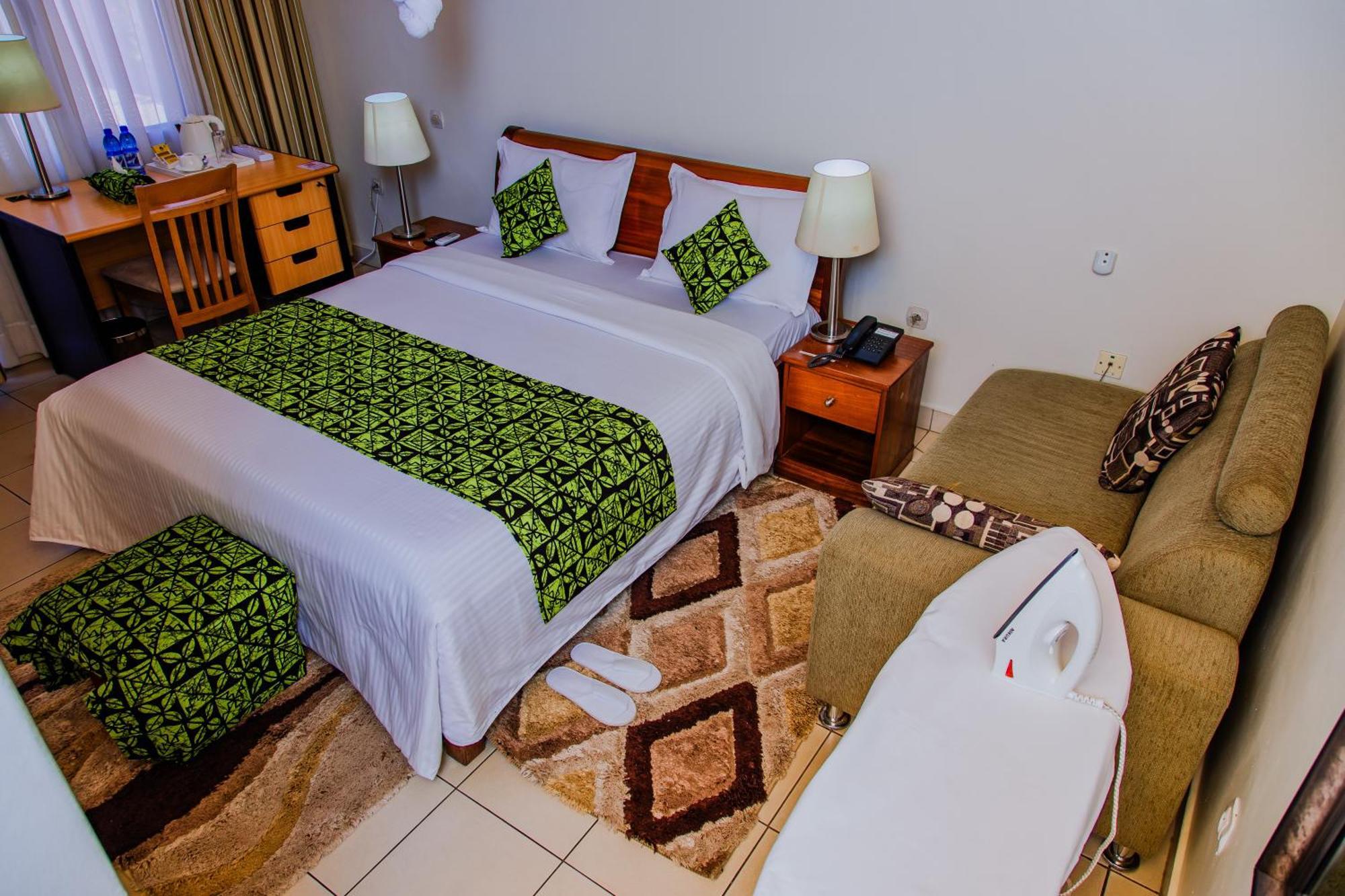 One Click Hotel คิกาลี ภายนอก รูปภาพ
