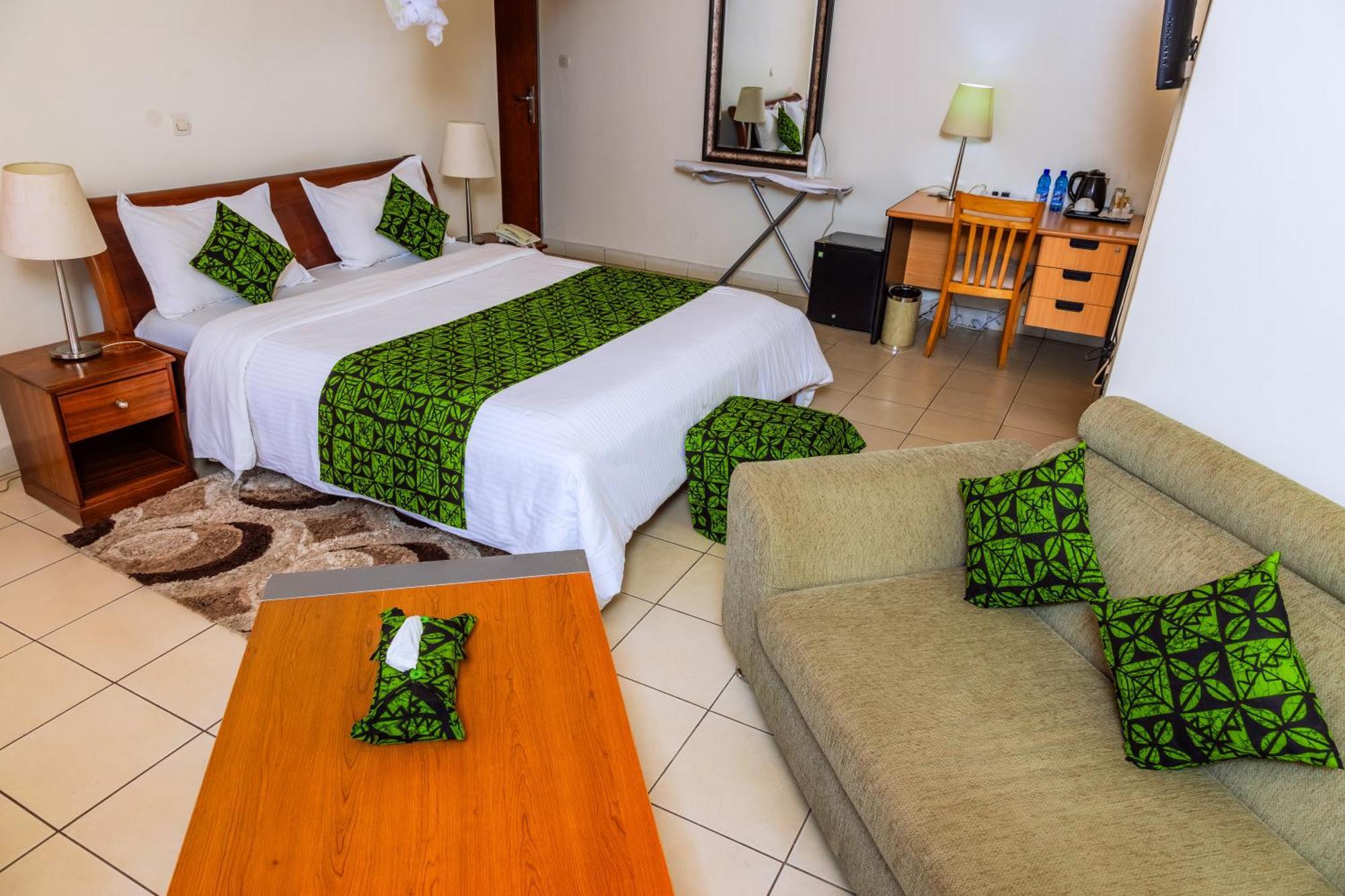 One Click Hotel คิกาลี ภายนอก รูปภาพ