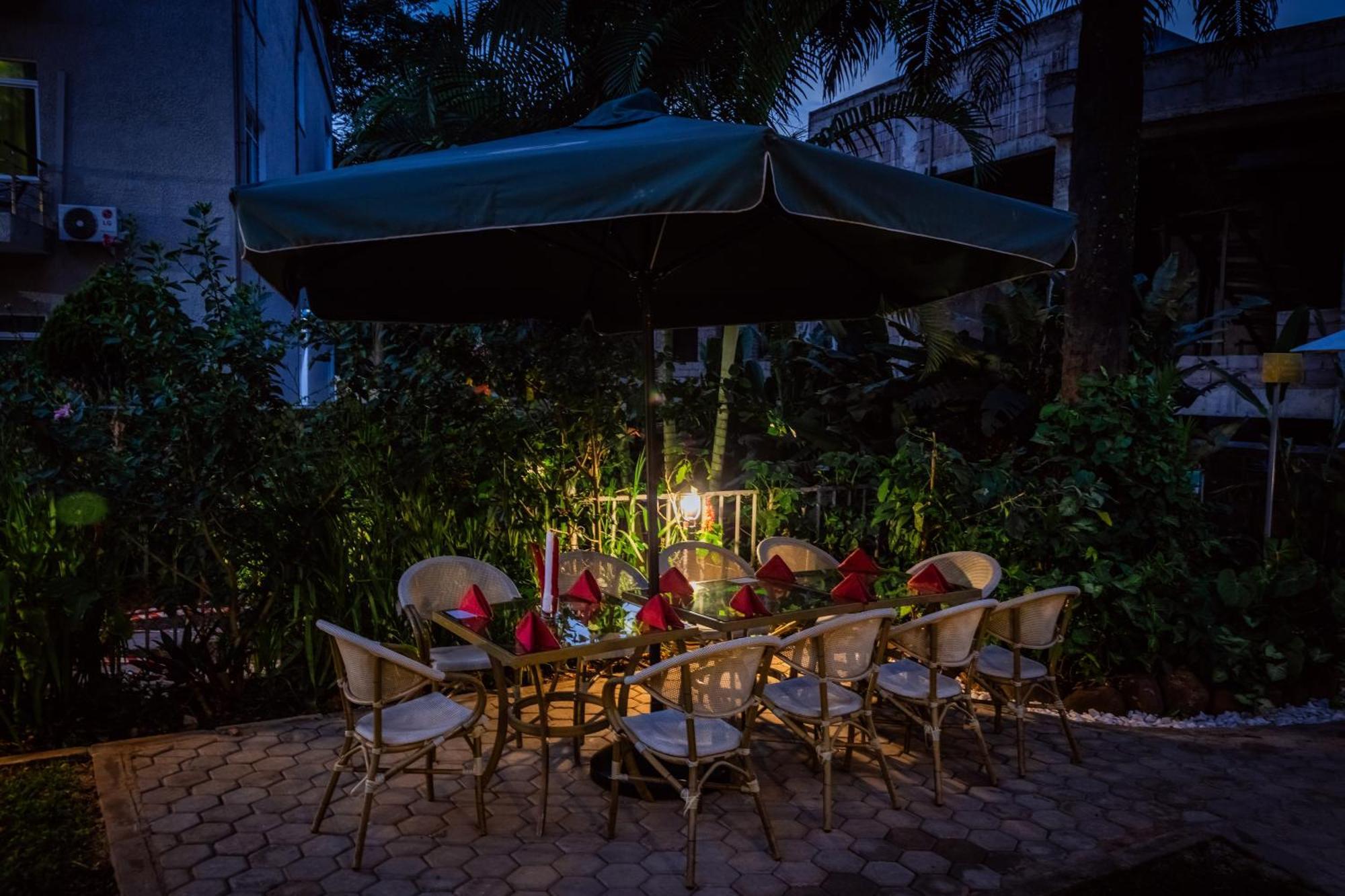 One Click Hotel คิกาลี ภายนอก รูปภาพ